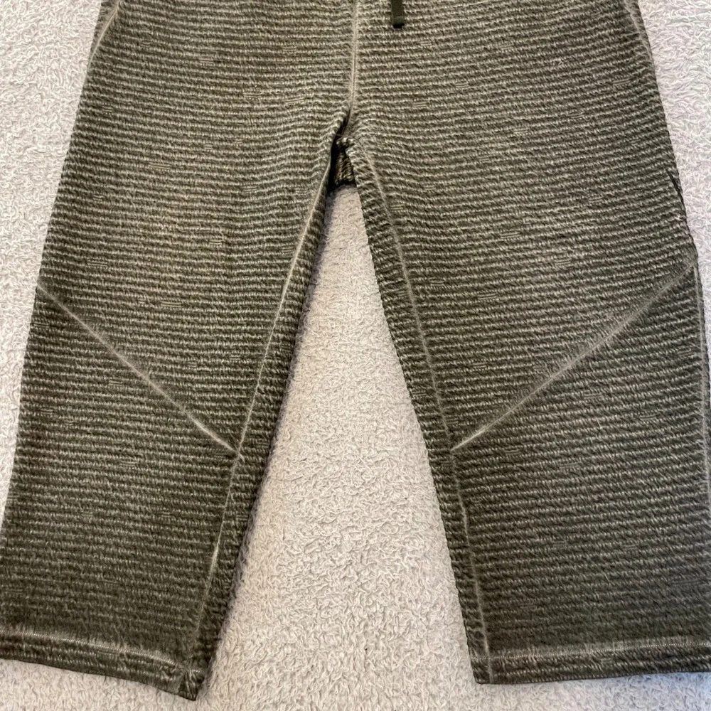 Nike Yoga Dri-FIT 3/4 Pants Mens Small Olive Green Cropped Textured Joggers